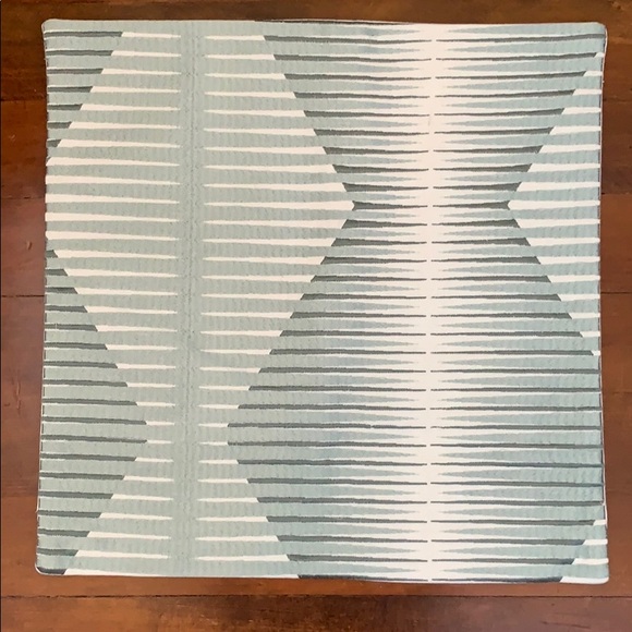 NWT Williams Sonoma All Over Geo Pillow Cover - Picture 4 of 10